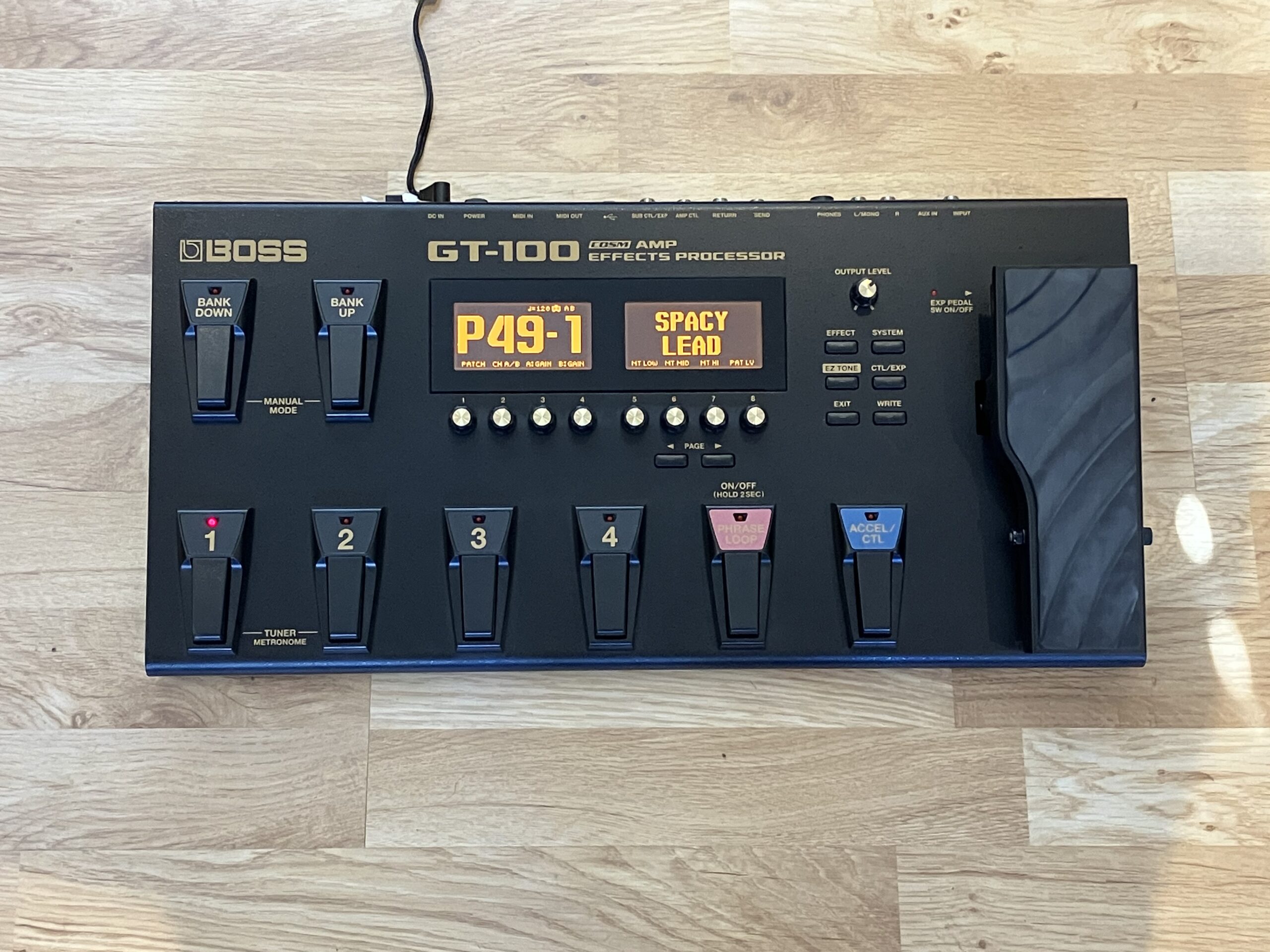 BOSS GT-100 Multi Effect Processor. UDSLOGT