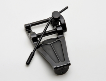 Göldo "G7" Tremolo black. TGD7B
