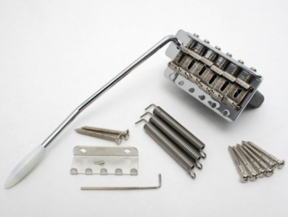 Göldo Vintage Tremolo / Antique nickel saddles