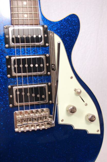 Duesenberg V-Caster Blue Sparkle Tremolo (brugt årg. 2001) SOLGT - Image 3