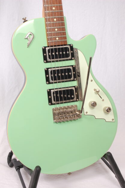 Duesenberg V-Caster Surf Green Tremolo (brugt årg. 2001) - Image 2