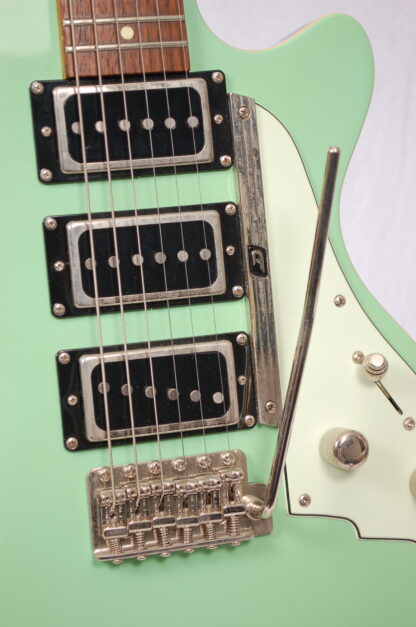 Duesenberg V-Caster Surf Green Tremolo (brugt årg. 2001) - Image 3