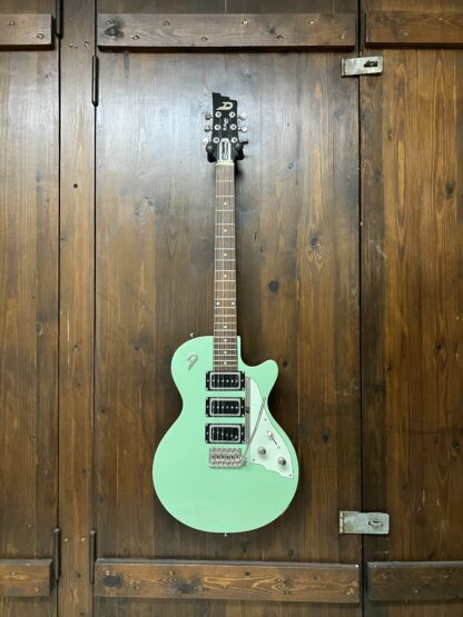 Duesenberg V-Caster Surf Green Tremolo (brugt årg. 2001)