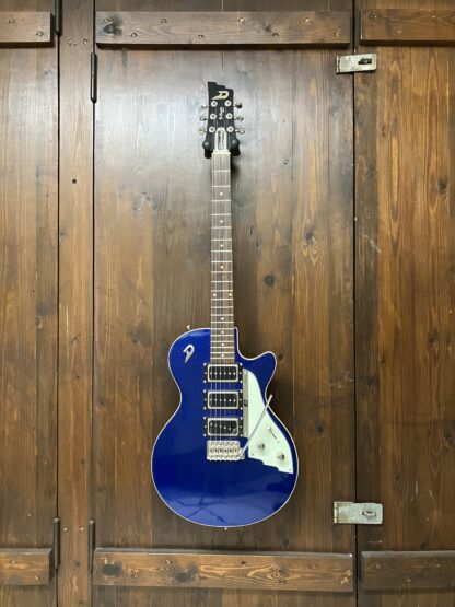 Duesenberg V-Caster Blue Sparkle Tremolo (brugt årg. 2001) SOLGT