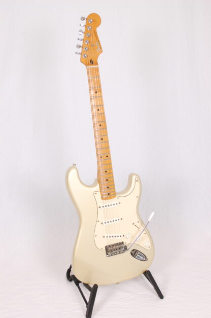 Fender 60th Anniversary Maple Neck Stratocaster - Blizzard Pearl (brugt årg. 2006). SOLGT - Image 2