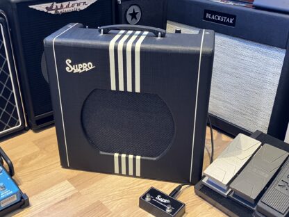 Supro Delta King 12, 15 Watt 1×12 w/ Reverb black (brugt, men som ny)